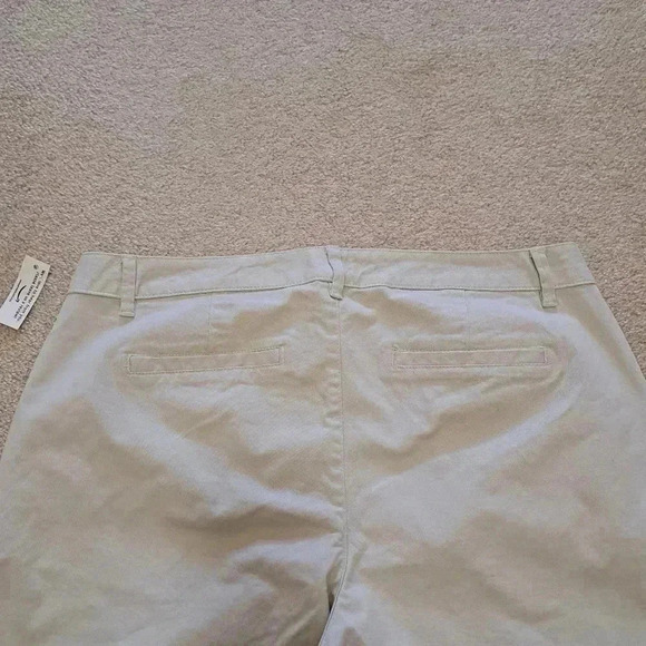 New Ladies Bermuda Shorts | 2 pairs | Size 10 | Black Beige  | Amazon Essentials - Picture 7 of 14